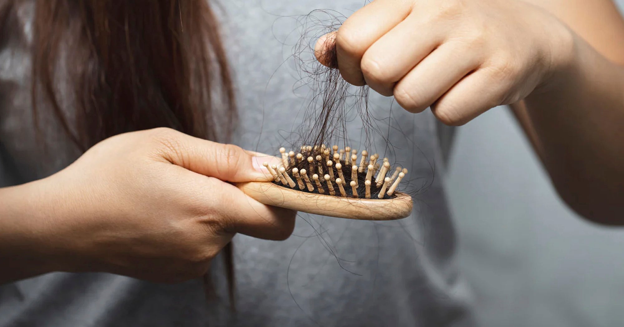 Perdita di capelli in inverno: 5 abitudini per rinforzare la chioma