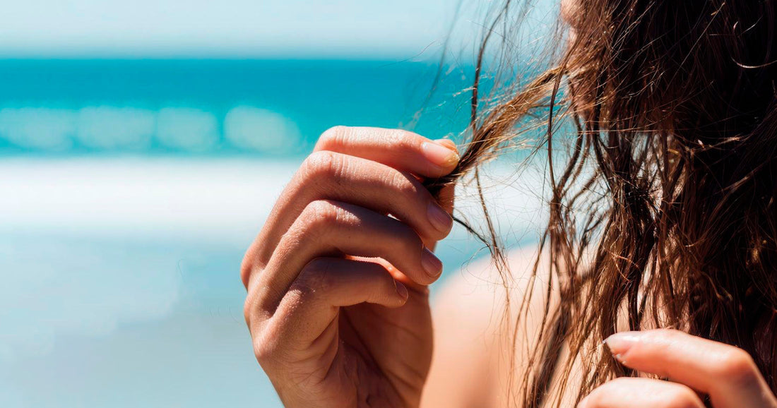 Capelli dopo l’estate: come ripararli dopo sole, mare e cloro