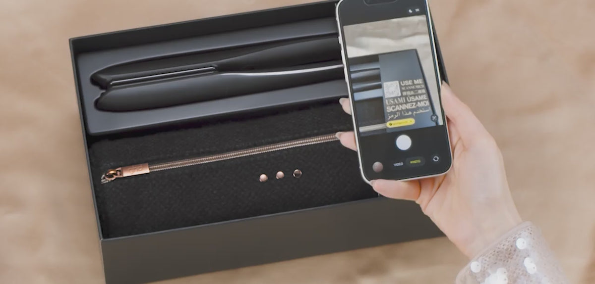 Carica video: GHD Platinum+  Styler Gift Set - paddle brush + piastra Platinum+